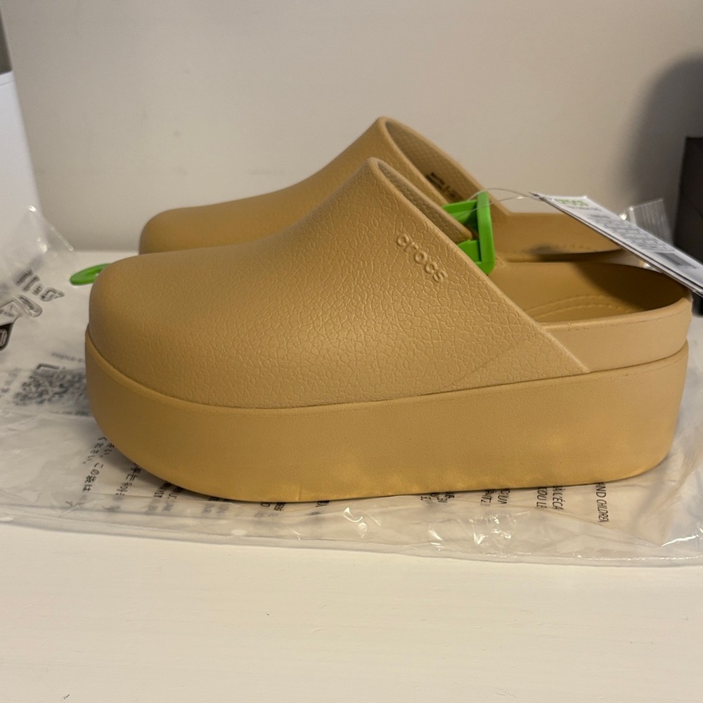 CROCS Beige Platform Clogs